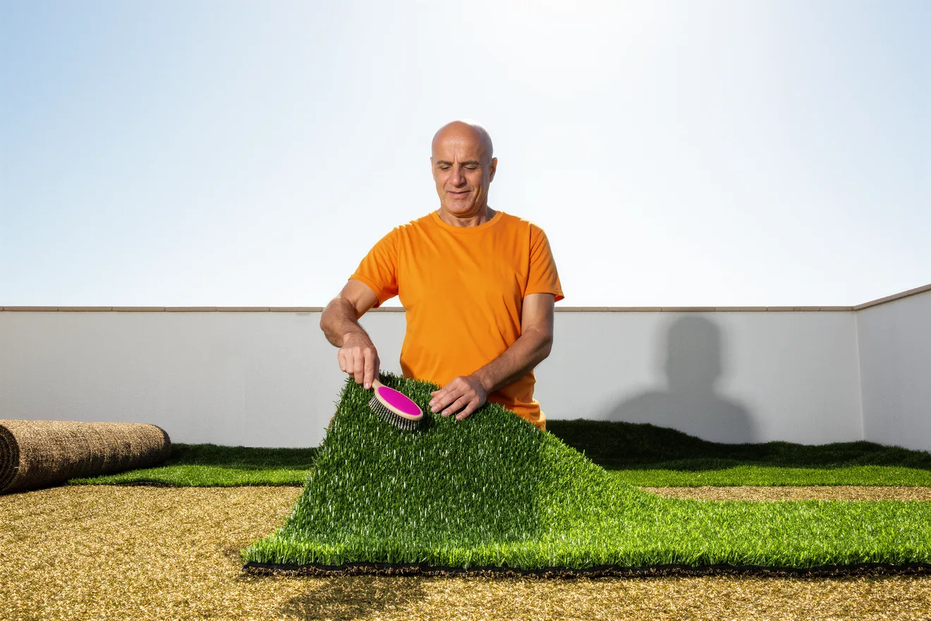 Photo d'illustration : Poser du gazon synthétique