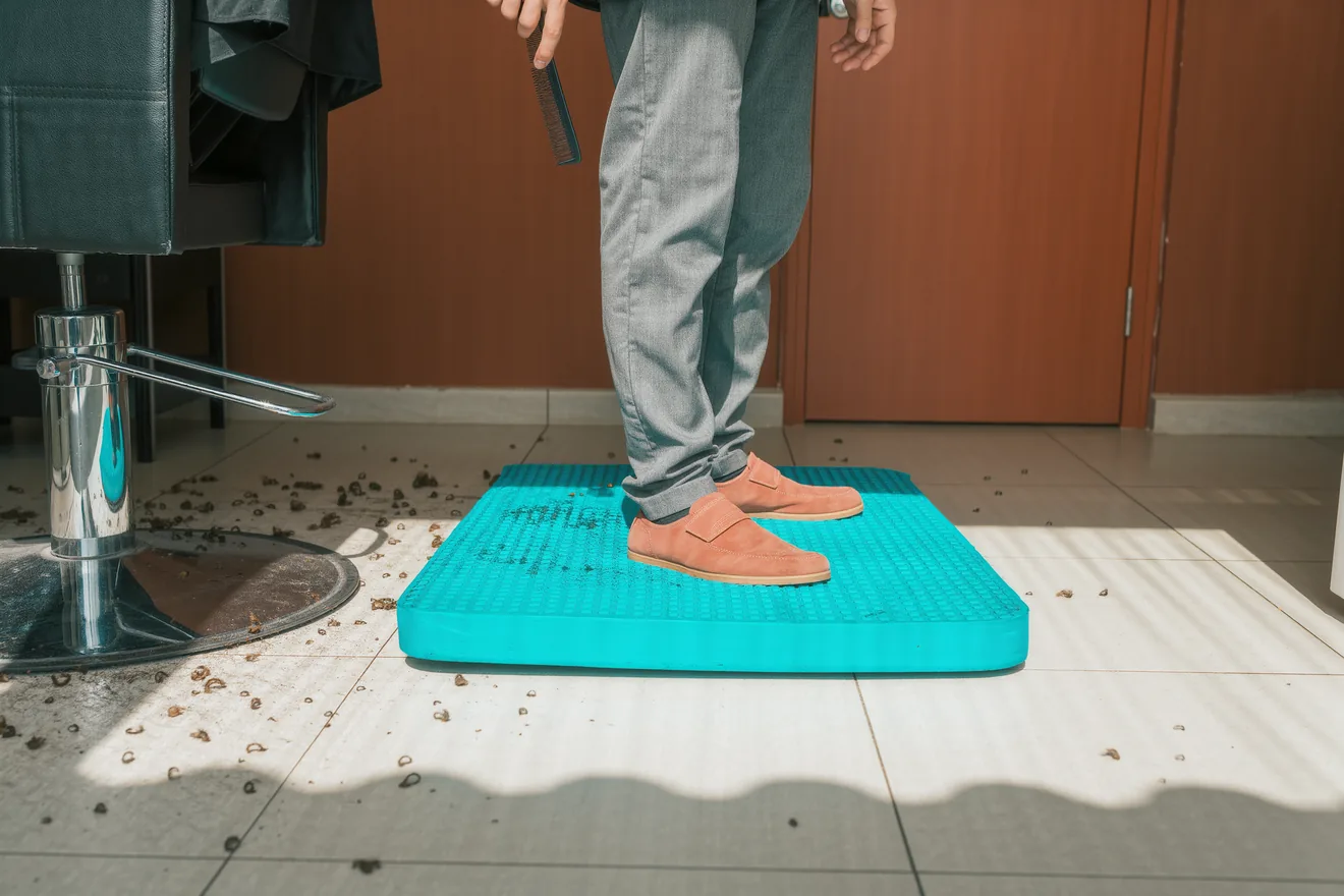 Photo d'illustration : Métier debout : pieds et jambes