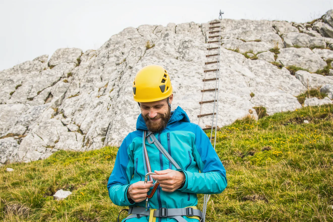 Photo d'illustration : Faire de la via ferrata